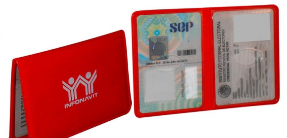 Porta credencial en vinil
