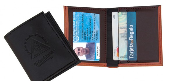 Porta credencial con ventana y billetera